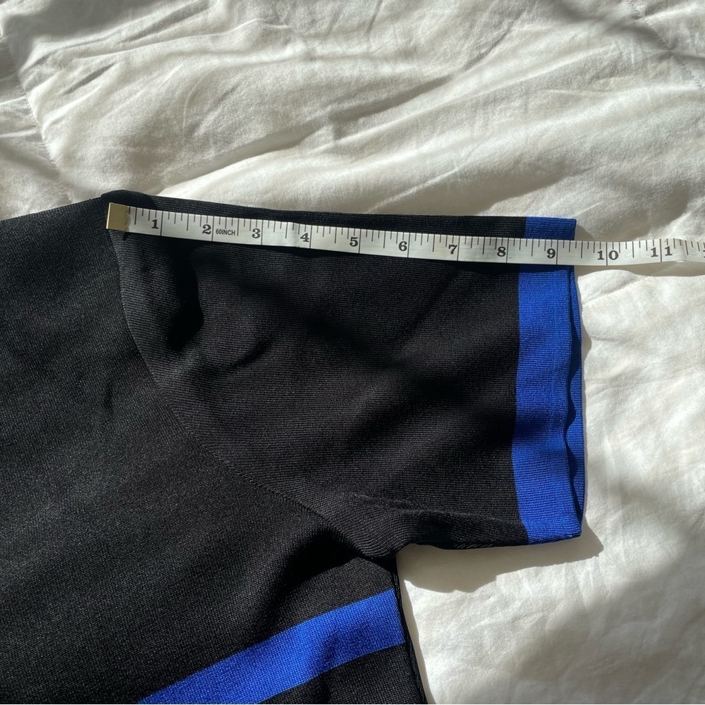 Exclusively Misook Black Blue Stripe Knit Blouse Short Sleeve V-Neck Top Size M - Picture 9 of 9